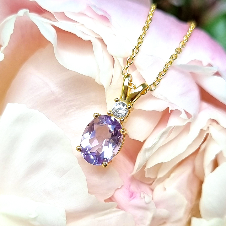 Oval cut lavender amethyst and round cut diamond necklace in 18k gold vermeil, ideals for promise ,birthday, anniversary, mother's day and wedding gift.