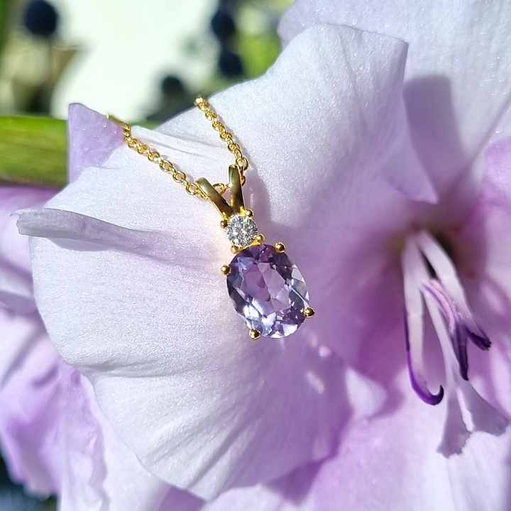 Oval cut lavender amethyst and round cut diamond necklace in 18k gold vermeil, ideals for promise ,birthday, anniversary, mother's day and wedding gift.