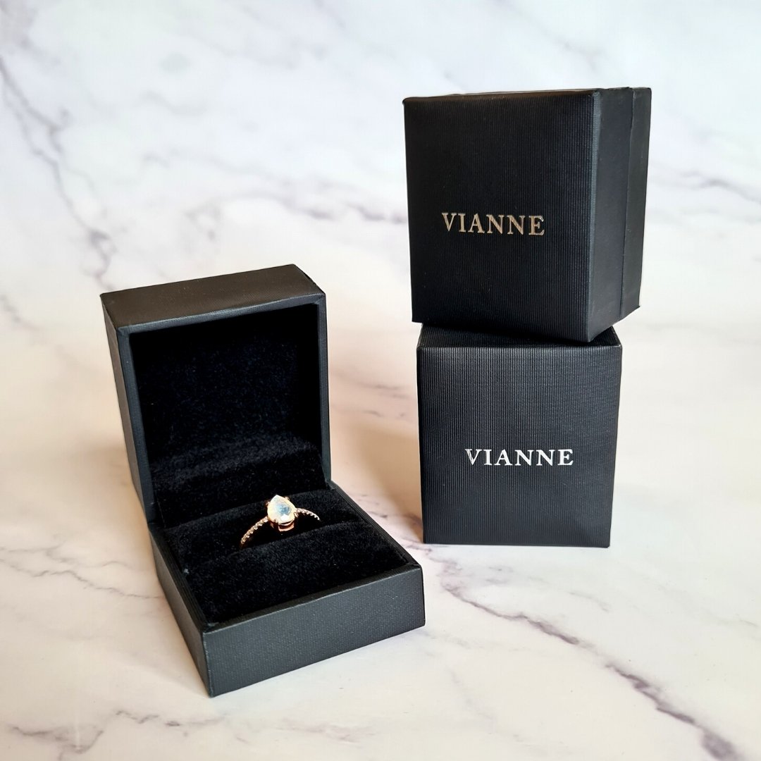 Vianne Jewellery Ring Box with Moonstone Ring