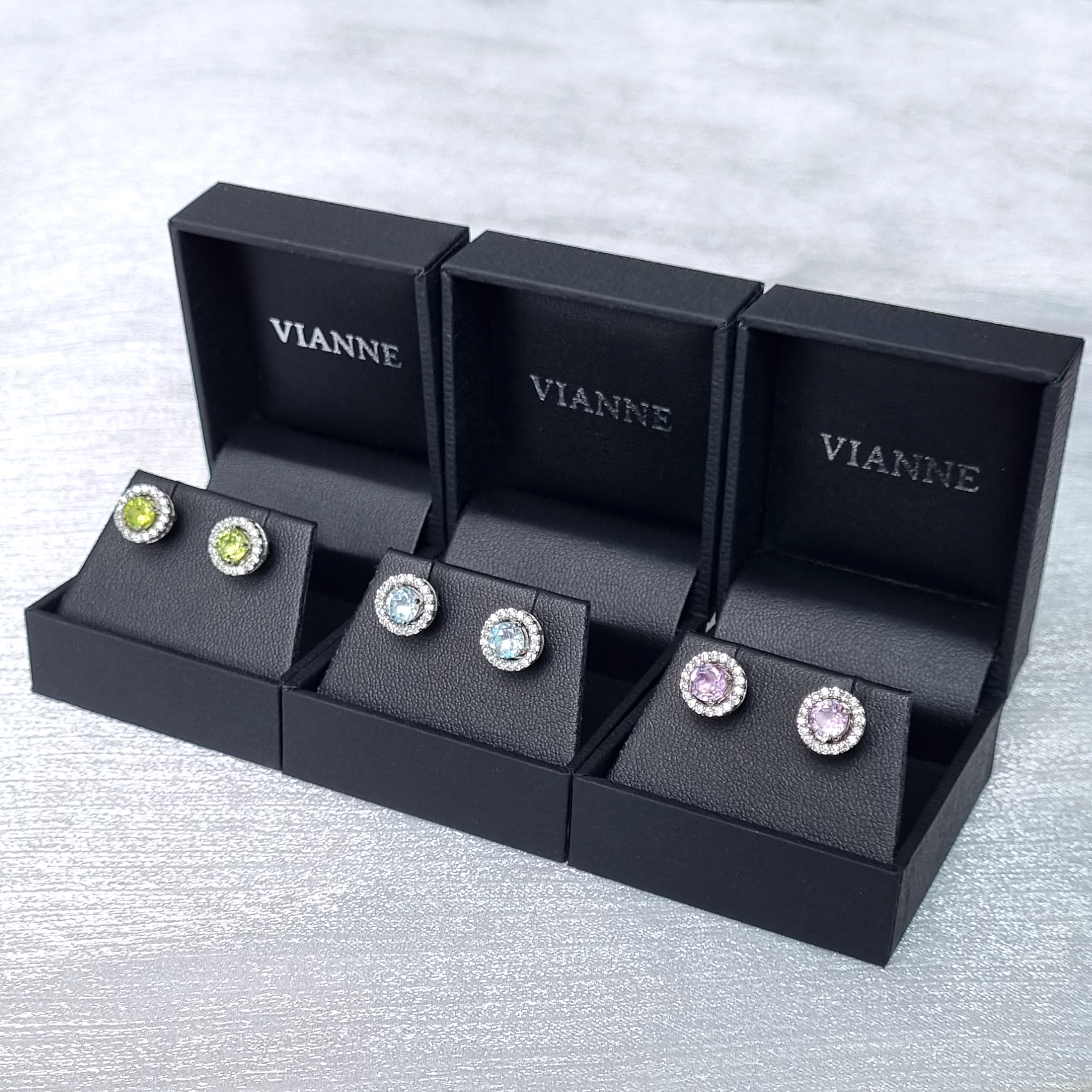 Vianne Jewellery earring box.